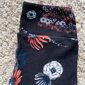 • Lularoe S/M Leggings •